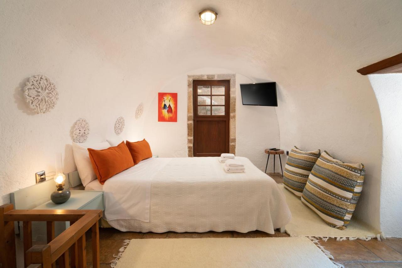 Menexes Suites Monemvasía المظهر الخارجي الصورة